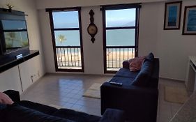 PÉ NA AREIA - Frente a Piscina e ao Mar